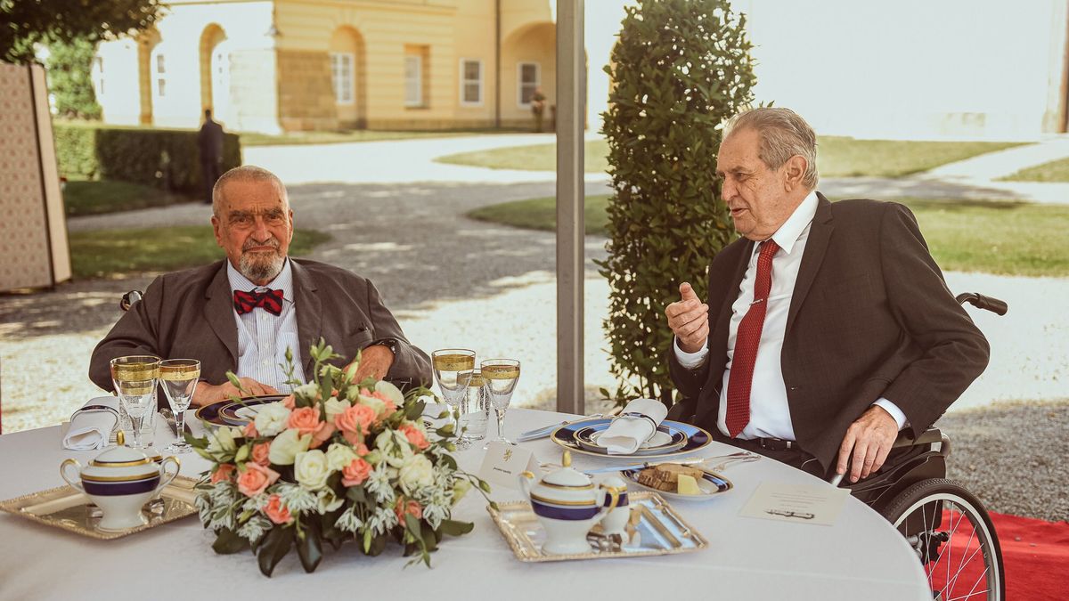 Prezident Zeman pozval svého někdejšího soka Schwarzenberga do Lán